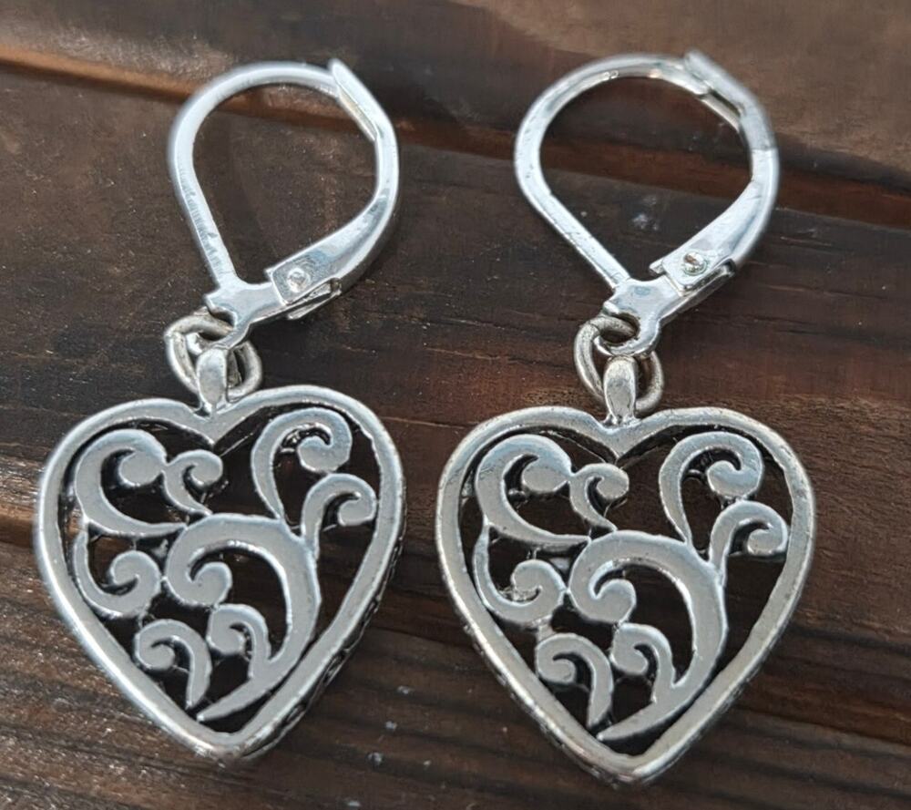 New Silver Tone Filigree Heart Dangle Earrings Leverback Heart Scroll Design